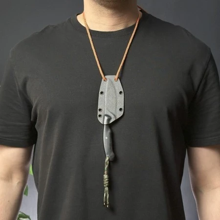 Нож с фиксированным лезвием Vostron Pika сталь VG10 с черными ножнами из кайдекса и темляком из паракорда VSSPV10-K